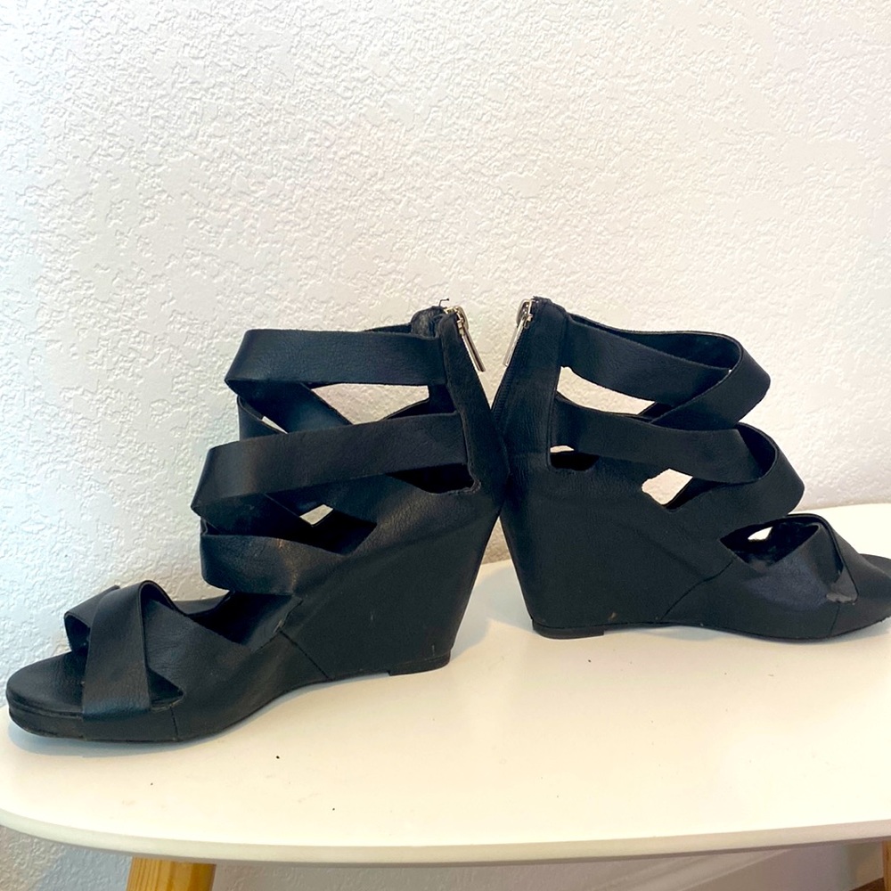 Women’s black strappy Mossimo wedge heels